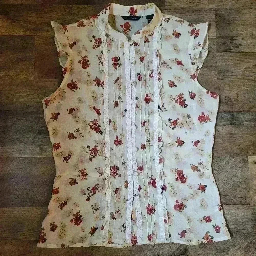 New York & Company Sheer Floral Lace Buttondown Blouse Size M
